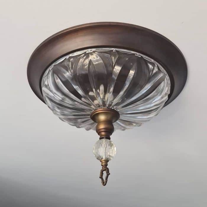 מנורת צמודת תקרה מסגרת פליז עם תחתית קריסטל במגוון גדלים