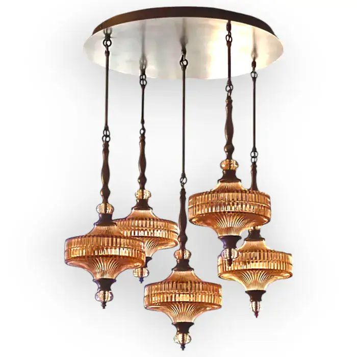 גופי תאורה תלויים על בסיס עגול בתקרה