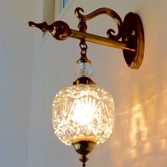 מנורת קיר זרוע ברונזה עם ראש קריסטל בוהמי